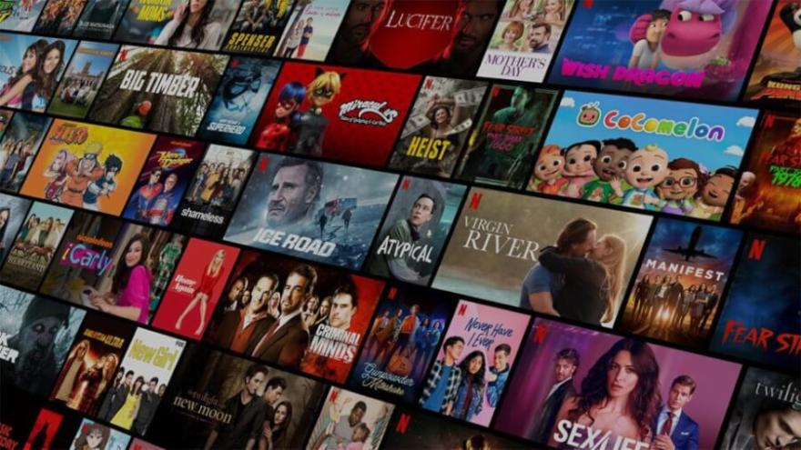 Hvilke strategier bruker Netflix for å holde seg foran konkurrentene?